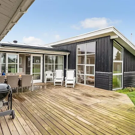 Holiday home Dagmar - 500m From The Sea By Interhome *